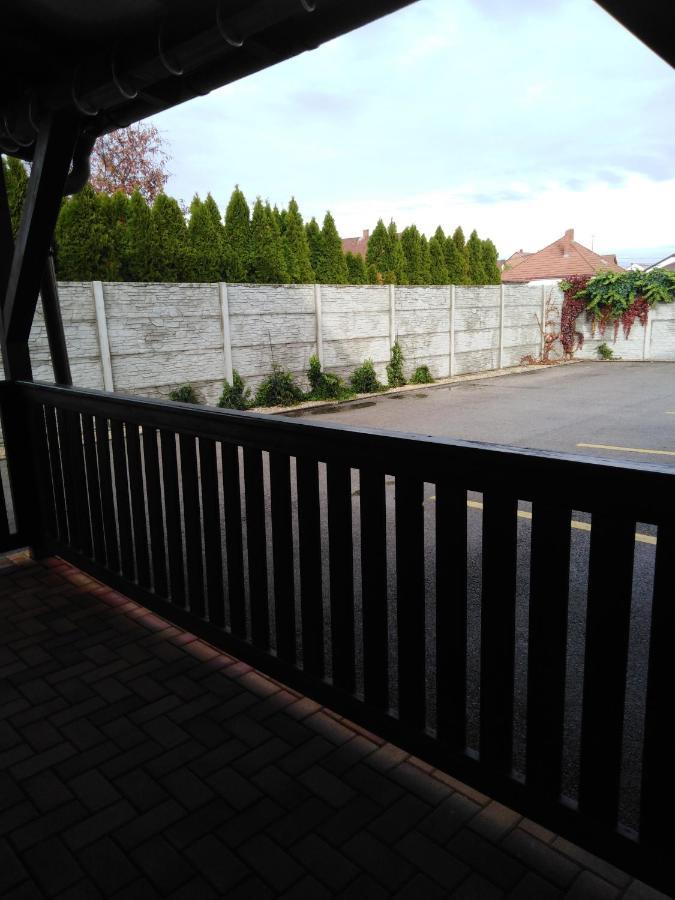 Boglarka Vendeghaz Apartment Mosonmagyaróvár Exterior foto